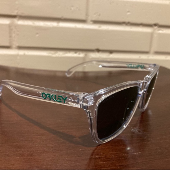 Oakley Frogskin Sunglasses with Green Lenses - Picture 4 of 5